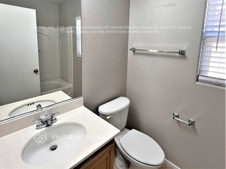 Building Photo - 142 Solidago Ave