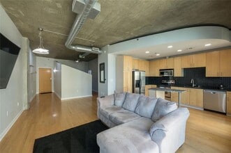 Building Photo - 943 Peachtree St NE