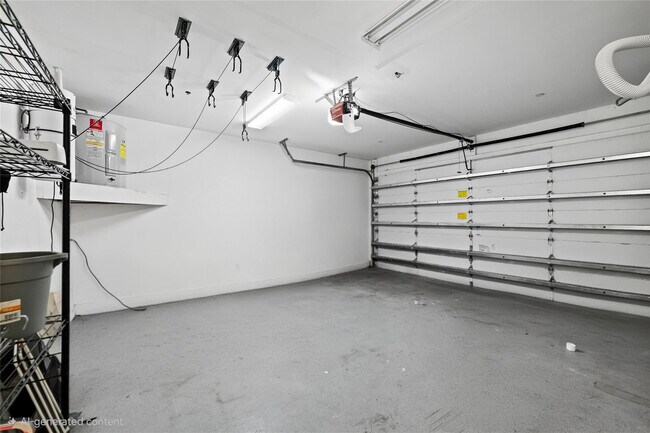 Building Photo - 218 NE 15th Ave