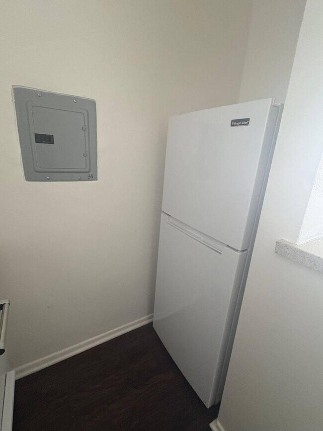 Building Photo - 0.0 bedroom in Los Angeles California 91343