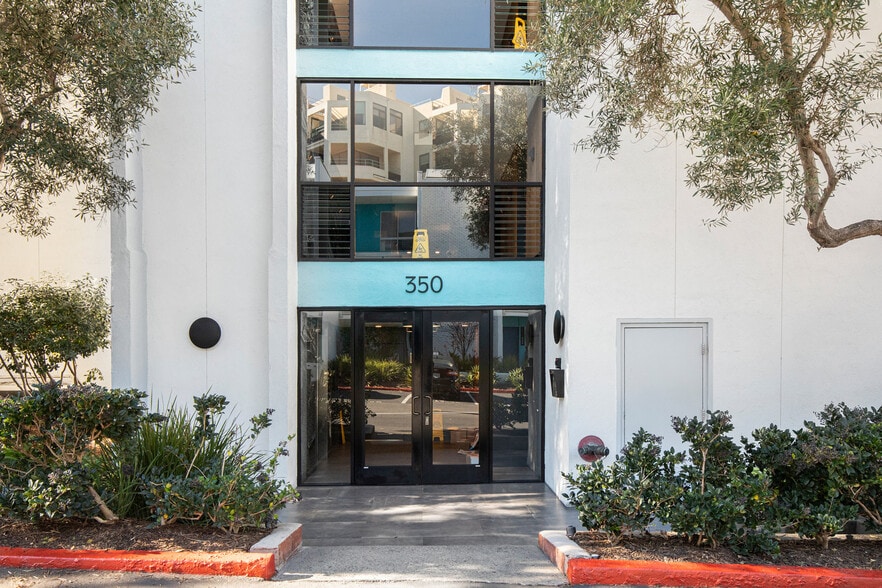 Building Photo - 360 The Village