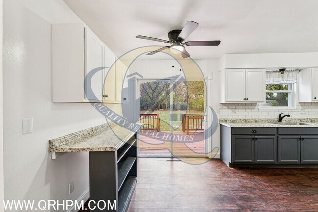 Building Photo - 3 bedroom, 1.5 baths Ranch home with a bas...