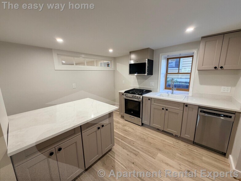 Primary Photo - 261 Mt Auburn St