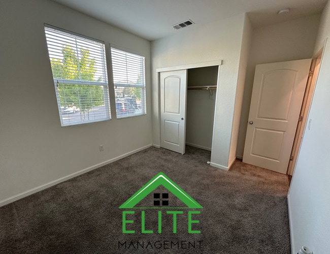 Building Photo - Spacious 4-Bedroom Home in Sought-After No...
