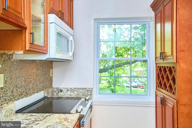 Building Photo - 1322 Fort Myer Dr