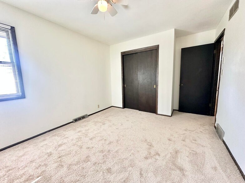 Building Photo - 2330 S Brookside Pky
