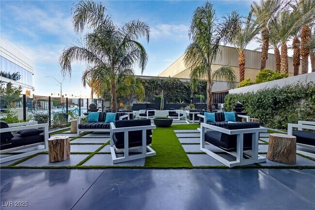 Building Photo - 4525 Dean Martin Dr