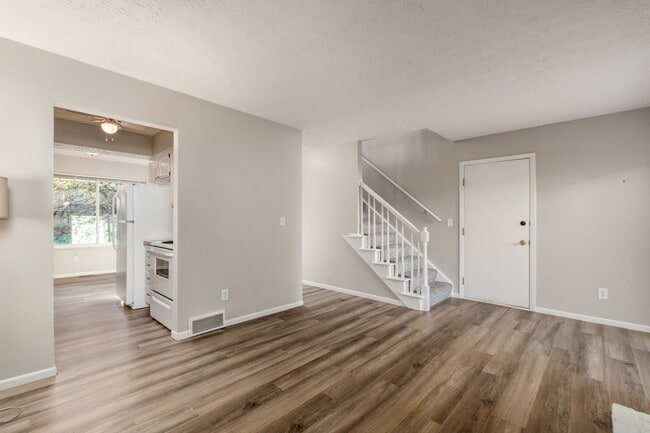 Building Photo - 7609 Seasons Dr