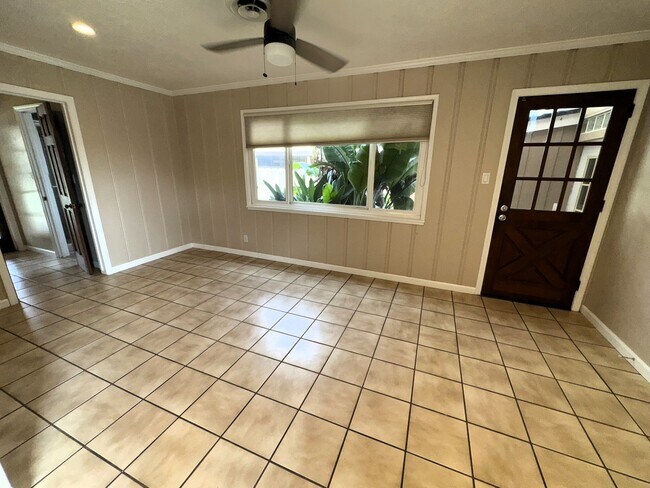 Building Photo - 454 W Twain Ave