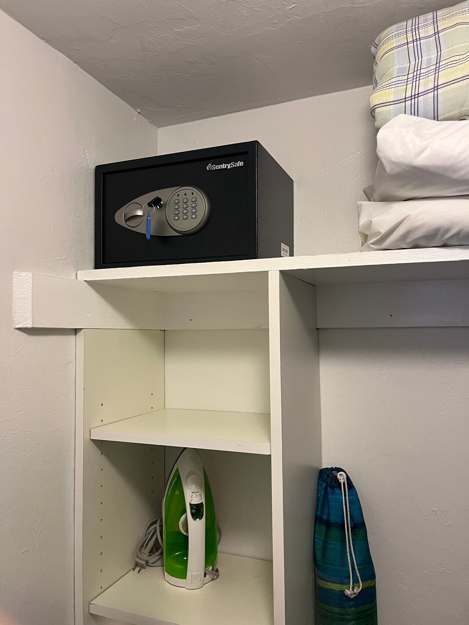 Building Photo - 3230 NE 13th St