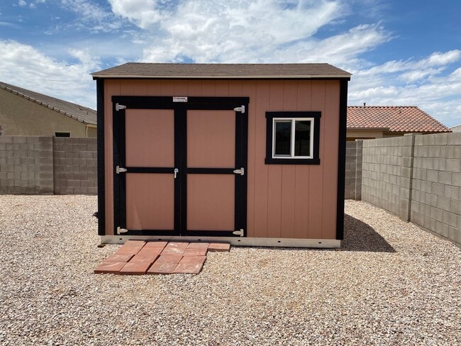 Building Photo - Exceptional 4BR/2BA Home in Magma Ranch! T...