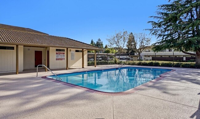 Building Photo - 5085 Valley Crest Dr