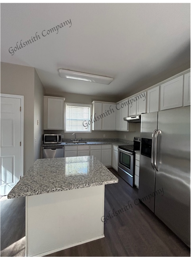 Building Photo - "Spacious 4-Bed Oasis with 2.5 Baths on Collingsworth Lane"