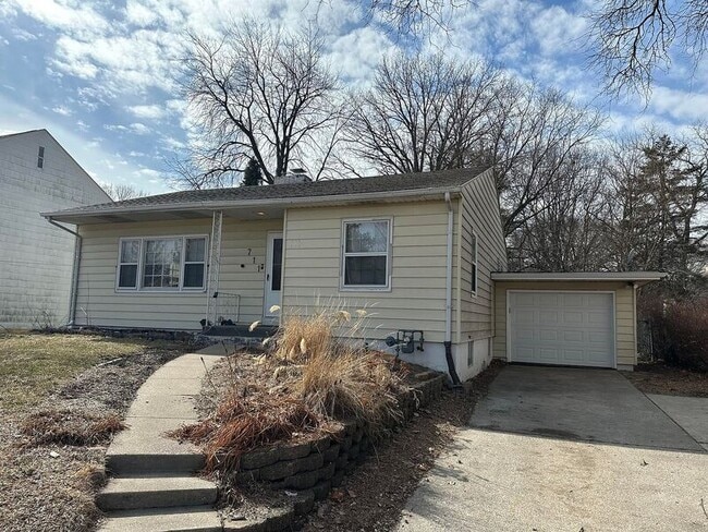 Primary Photo - 711 Beach Ave