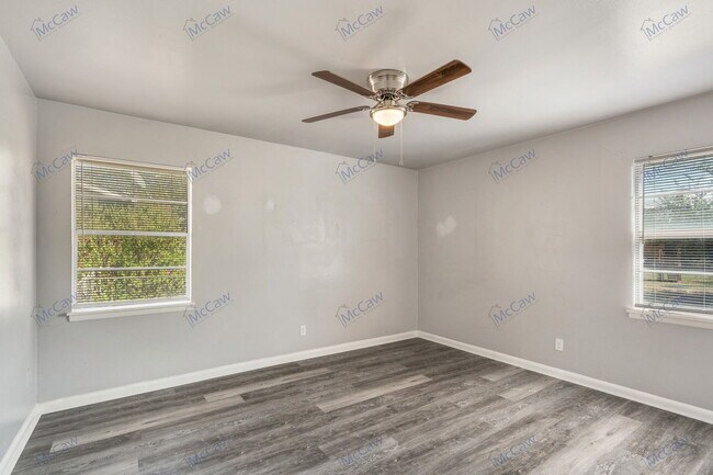 Building Photo - 811 Vogel St