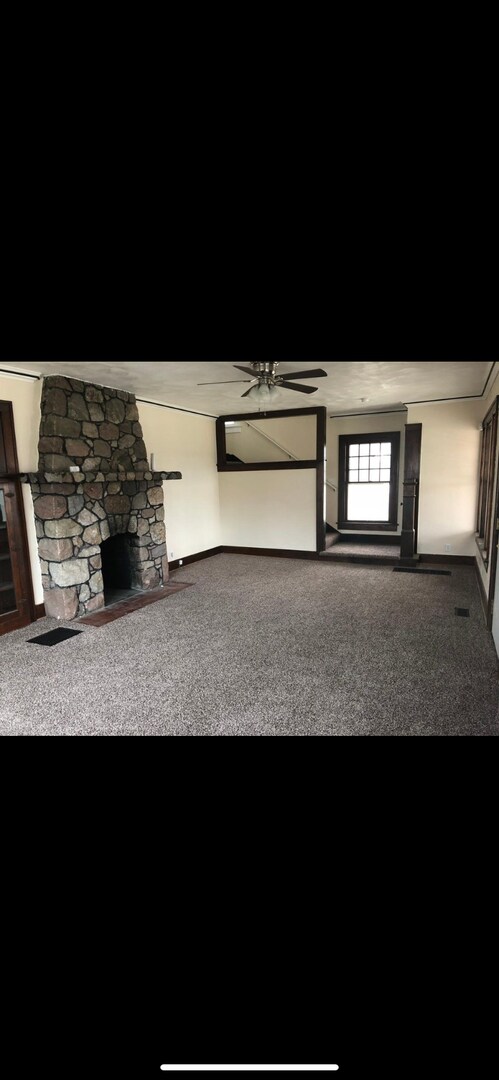 Building Photo - Check out this 3bdr, 2.5 bath home for rent