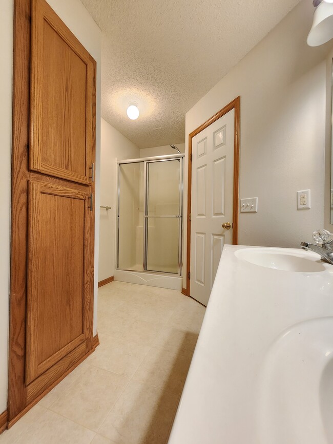 Building Photo - 13667 Couchtown Ave