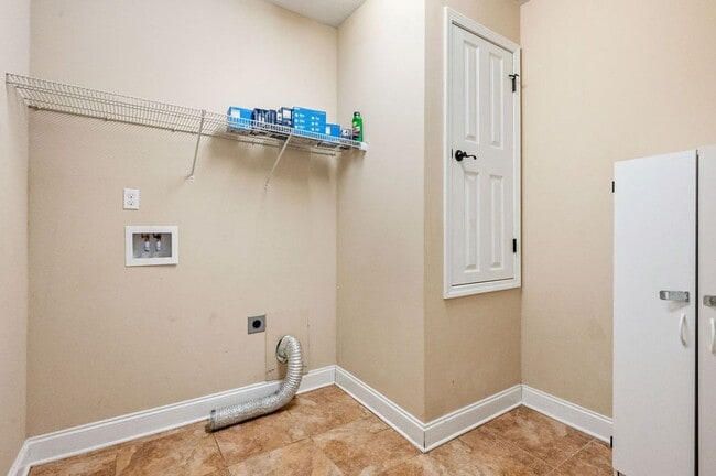Building Photo - Sprawling 4-BR Niceville Rental with Gourmet Kitchen & 2-Car Garage!