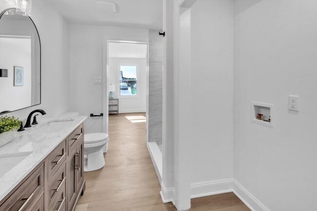 Building Photo - 211 Della Ln