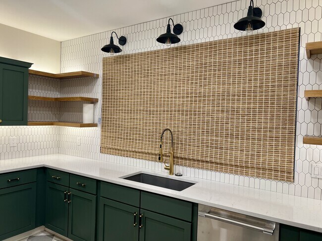 Building Photo - 753 Oak St