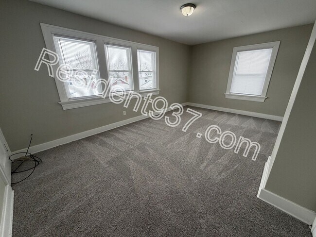 Building Photo - 2 Bed 1 Bath