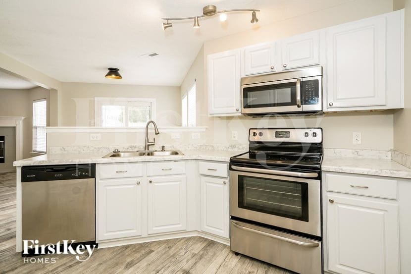 Building Photo - 6909 Maywood Cir