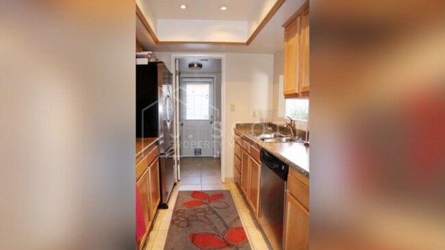 Building Photo - Beautifully Updated 2-Bedroom Condominium ...