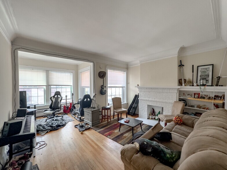 Building Photo - 935 Judson Ave