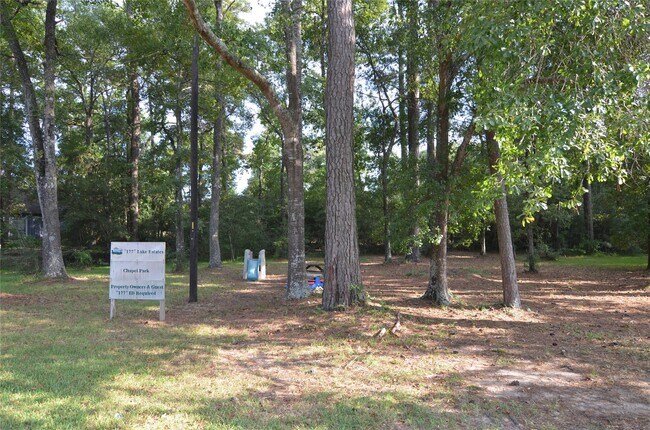 Building Photo - 9902 Trailway Dr