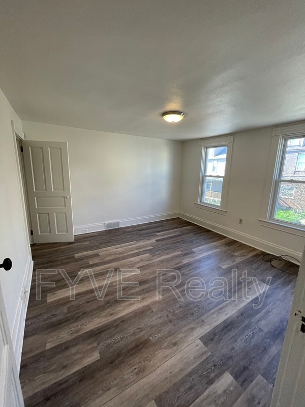 Building Photo - 489 Norton St