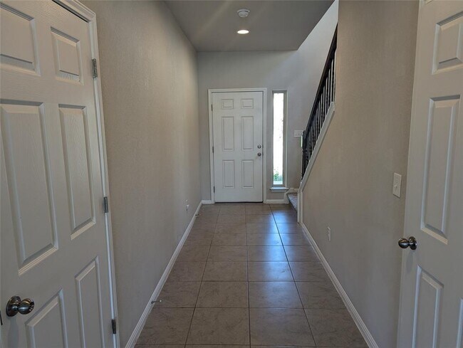 Building Photo - 525 Betty Ann Wy