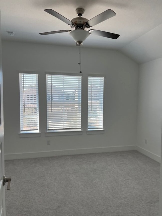 Building Photo - 3 Bdrm, 2 1/2 bath in Parmer Ranch Neighborhood