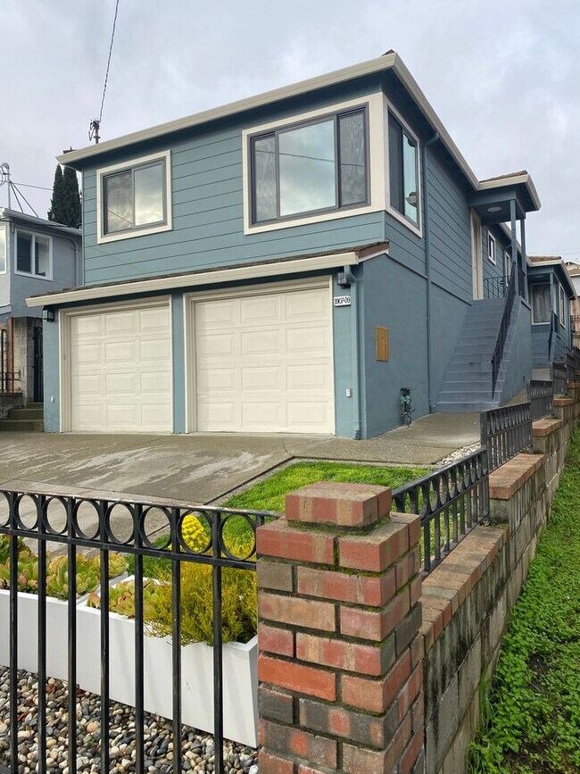 Building Photo - 3907-3909 Nevil