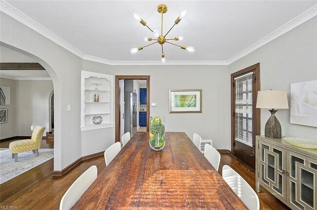 Building Photo - GORGEOUS Cleveland Hts Single Family - Ava...