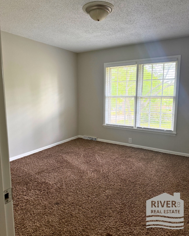 Building Photo - 2370 Roberts Ln