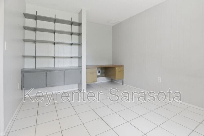 Building Photo - 5645 N Tuttle Ave