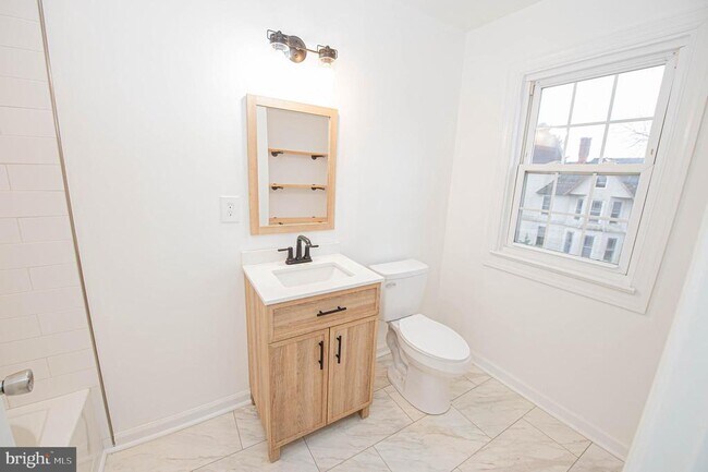 Building Photo - 308 N Division St