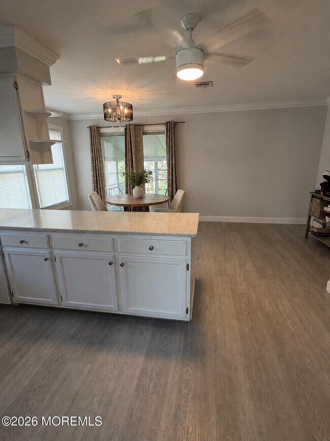 Building Photo - 15 St Tropez Ct