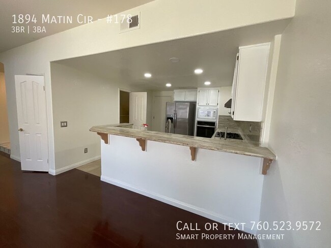 Building Photo - Upgraded Town Home 3BR/2.5BA  Great Locati...