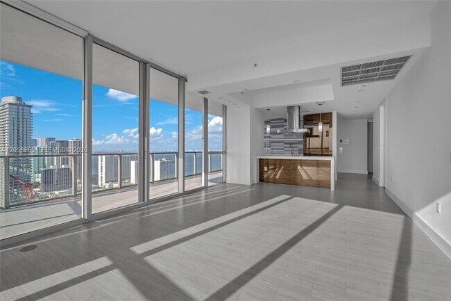 Building Photo - 1100 Biscayne Blvd