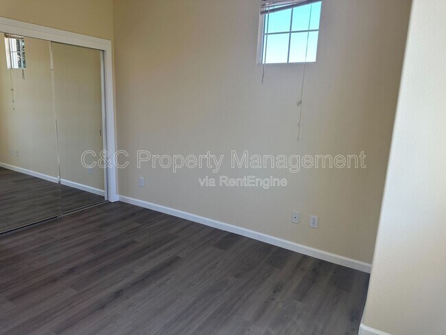 Building Photo - 28 Foxglove Ct