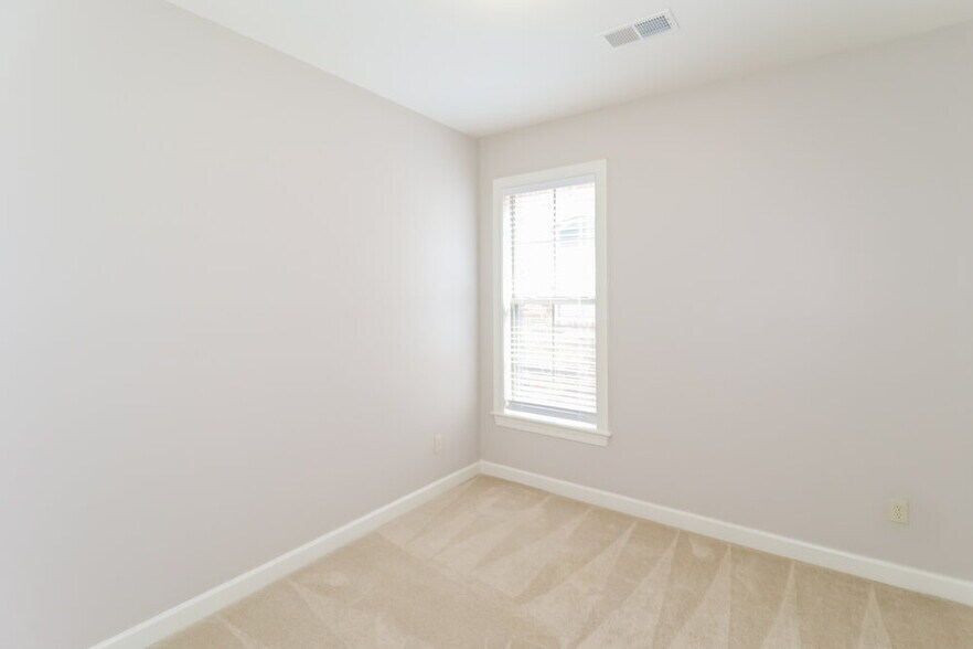 Building Photo - 6832 Lagrange Grove Dr