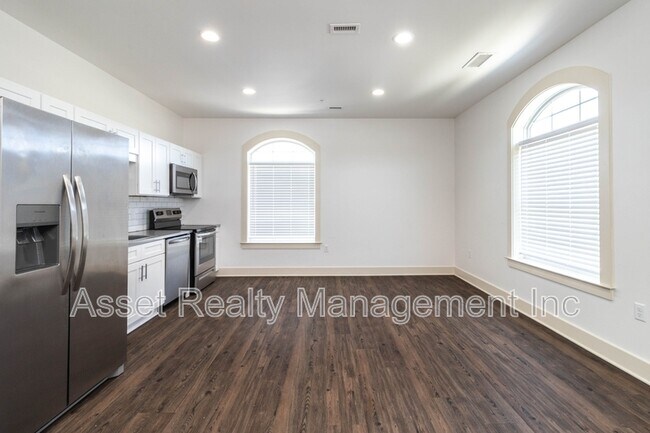 Building Photo - 1110 Franck St