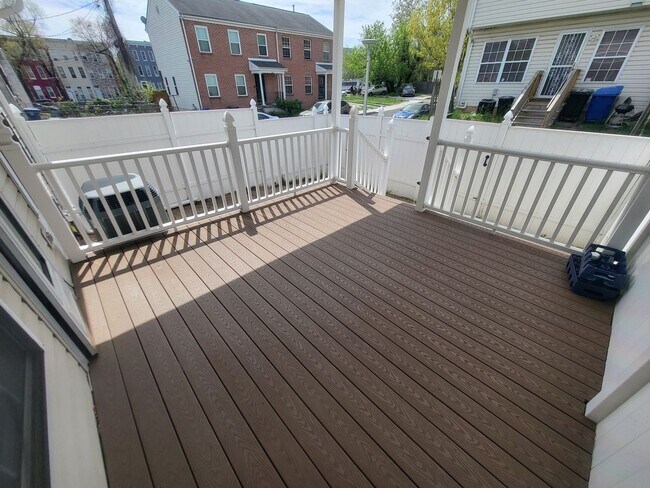 Building Photo - Beautiful modern 3bed/2.5ba townhouse!