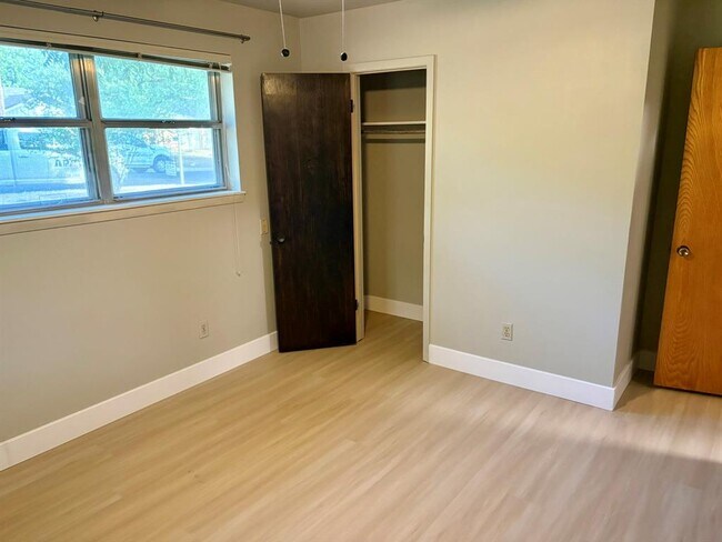 Building Photo - 11401 Indianhead Dr