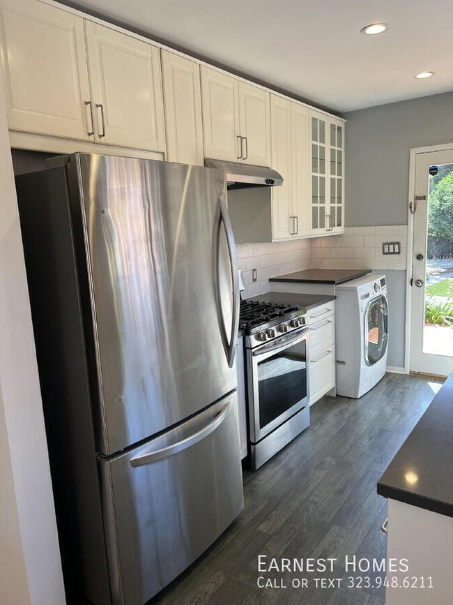 Building Photo - 3124 Highland Ave