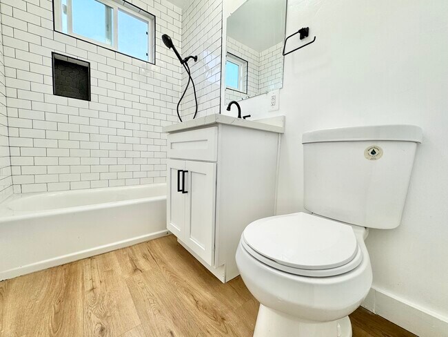 Building Photo - 340 W 87th St