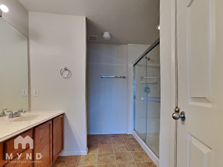 Building Photo - 3002 Edgewick Elm St