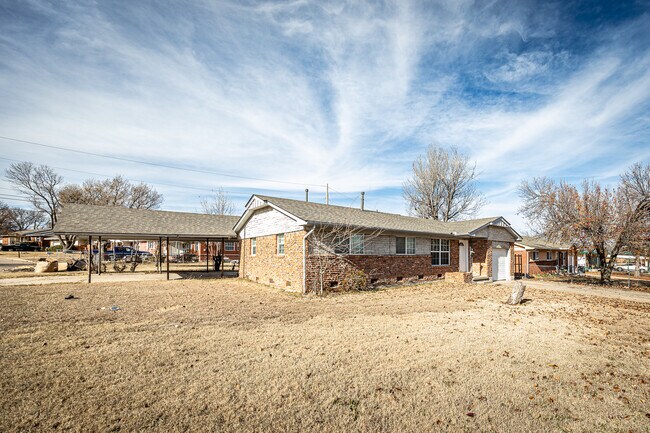 Building Photo - 1702 NW 45th St