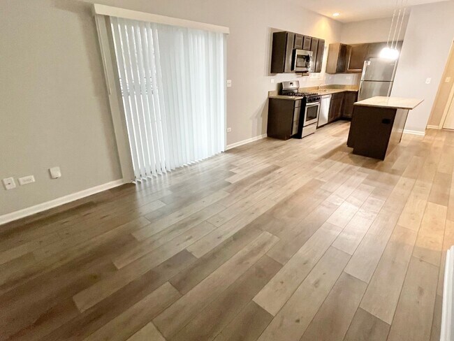 Building Photo - 809 E Main St